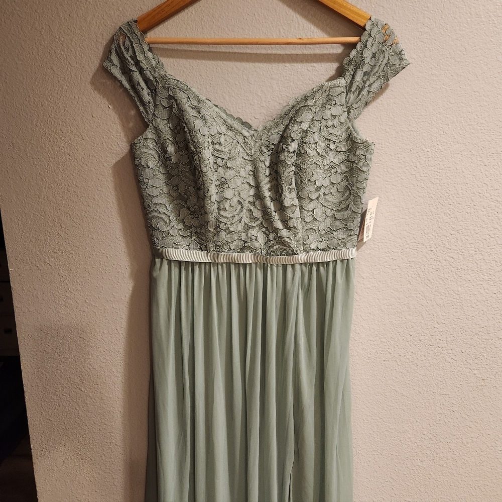 David's Bridal NWT Bridesmaid Lace Formal Floor Length Dress Modest Green